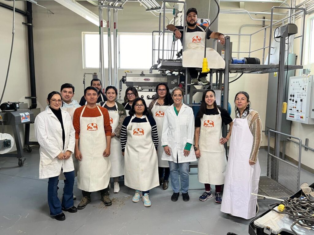 Estudiantes del Magíster en Nutrición Acuícola UACh realizaron exitosa pasantía en Laboratorio de la Universidad Autónoma de Baja California de México