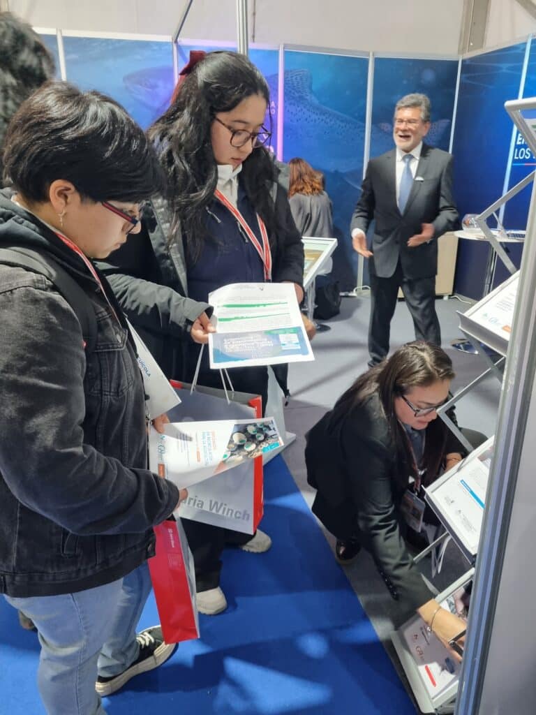 POSTGRADO UACH PUERTO MONTT PRESENTES EN FERIA AQUASUR